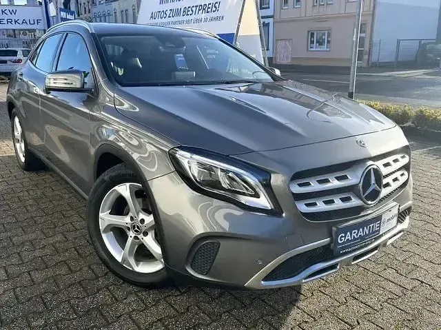 Gebraucht Mercedes GLA180 Urban 122 PS (89 kW) 2019 Grau SUV