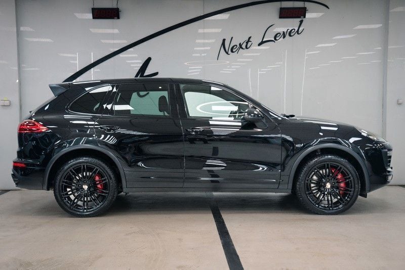 Gebraucht Porsche Cayenne Turbo 519 PS (381 kW) 2015 Schwarz SUV