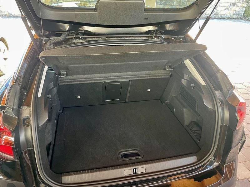 Gebraucht Citroën C4 Shine 131 PS (96 kW) 2023 Schwarz SUV