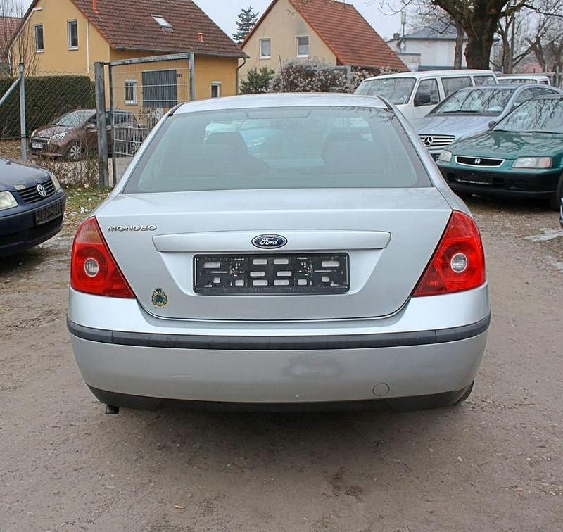Gebraucht Ford Mondeo Trend 125 PS (91 kW) 2001 Silber Limousine