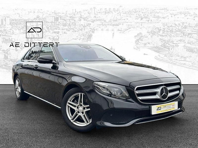 Gebraucht Mercedes E220 194 PS (142 kW) 2018 Schwarz Limousine