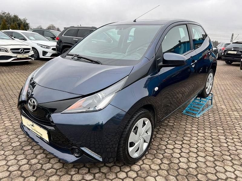 Gebraucht Toyota Aygo 69 PS (50 kW) 2017 Blau Kleinwagen
