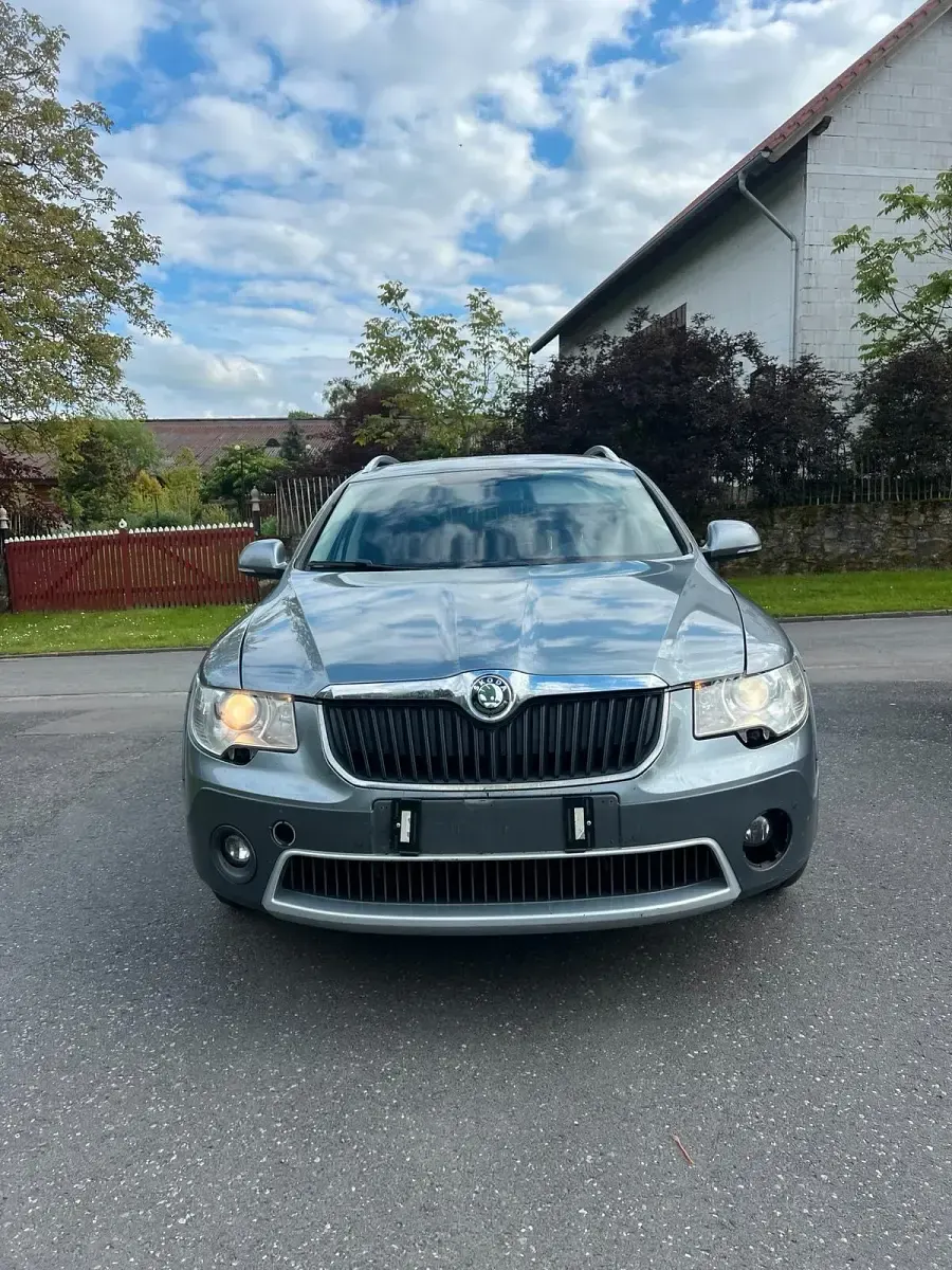 Gebraucht Skoda Superb 140 PS (102 kW) 2013 Grau Kombi
