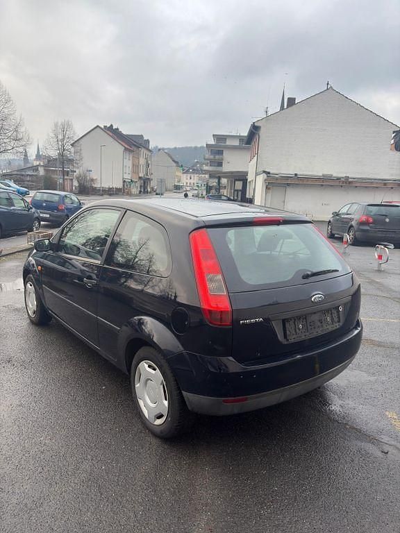 Gebraucht Ford Fiesta 69 PS (50 kW) 2004 Blau Limousine