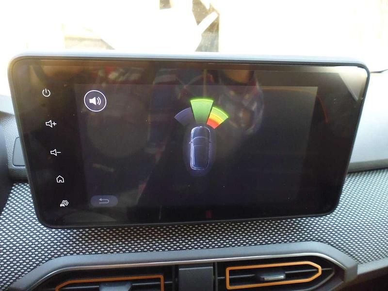 Neu Dacia Sandero Expression 91 PS (66 kW) 2025 Dolomitgrau grün und andere Limousine