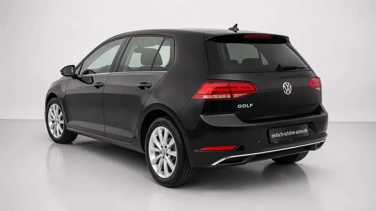 Gebraucht VW Golf VII Trendline 86 PS (63 kW) 2014 Deep black perleffekt Kleinwagen