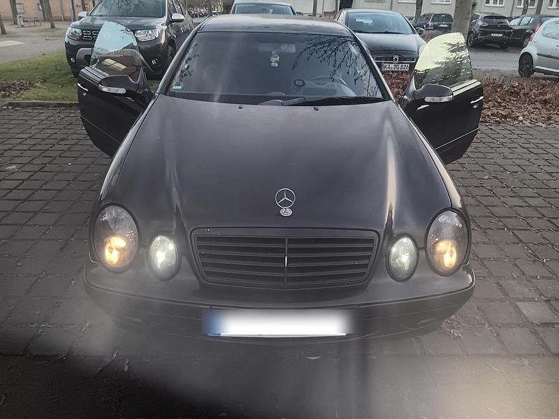 Schwarz Gebraucht 2000 Mercedes CLK230 Coupé | 1.900 € (Fairer Preis) - Bild 1/4