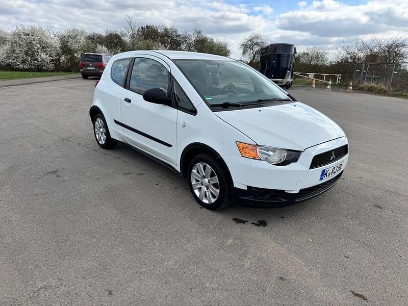 Gebraucht Mitsubishi Colt Edition 95 PS (69 kW) 2011 Weiß Kleinwagen