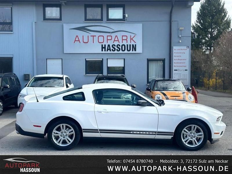 Second-hand Ford Mustang 213 CP (156 kW) 2010 Alb Coupe
