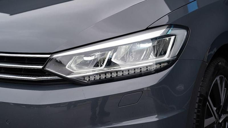 Gebraucht VW Touran Comfortline 150 PS (110 kW) 2022 Delfingrau Van / Kleinbus