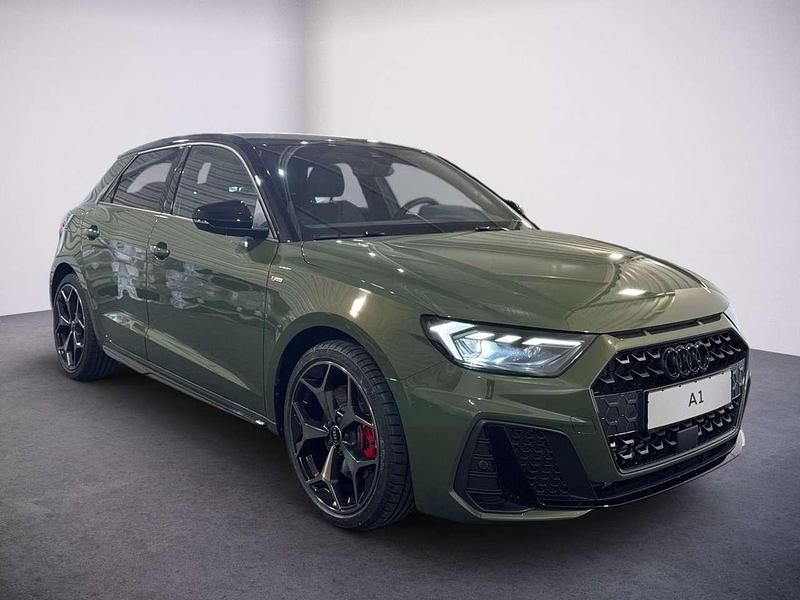 Neu Audi A1 S-Line 207 PS (152 kW) 2025 Distriktgrün metallic Kleinwagen