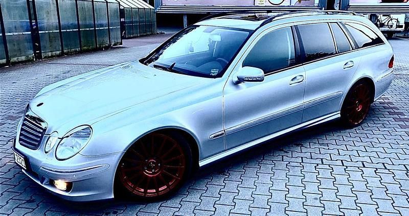 Silber Gebraucht 2009 Mercedes E320 Avantgarde Kombi | 10.999 € - Bild 1/4