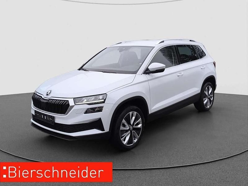 Weiss Gebraucht 2024 Skoda Karoq Selection SUV | 29.490 € (Guter Preis) - Bild 1/2