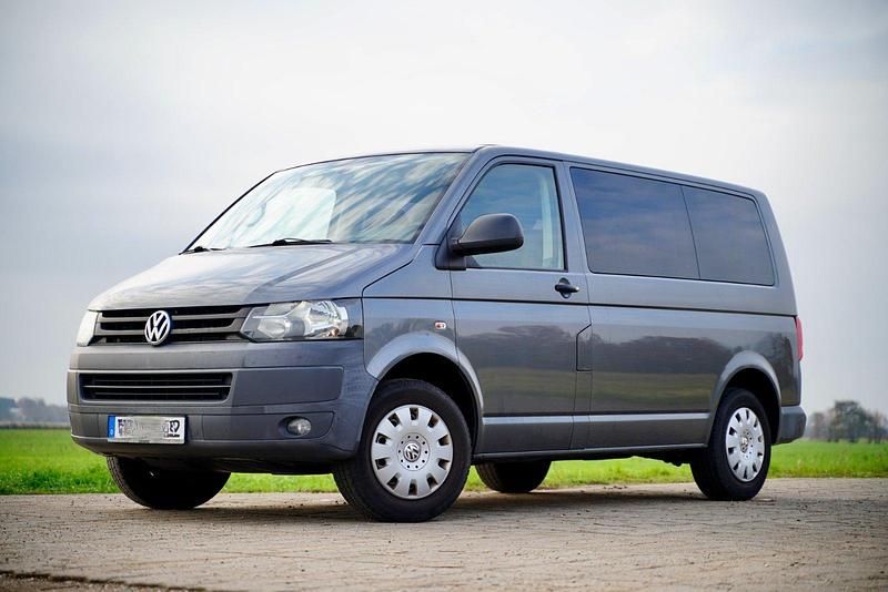 Grau Gebraucht 2011 VW Caravelle Van / Kleinbus | 12.500 € (Fairer Preis) - Bild 1/4