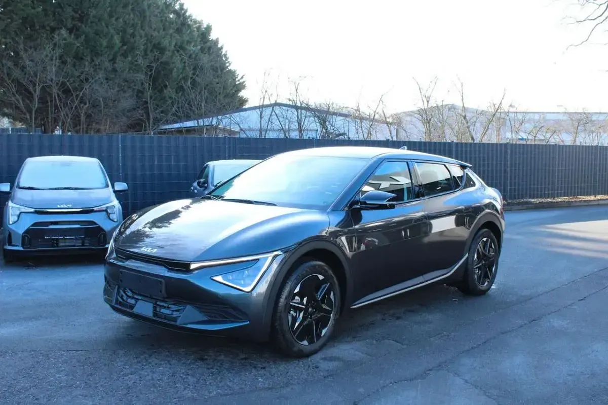 Neu Kia EV6 Air 125 kW (170 PS) 2026 Grau SUV
