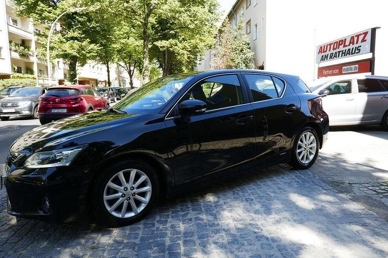 Schwarz Gebraucht 2013 Lexus CT200h Limousine | 12.950 € (Etwas zu teuer) - Bild 1/4