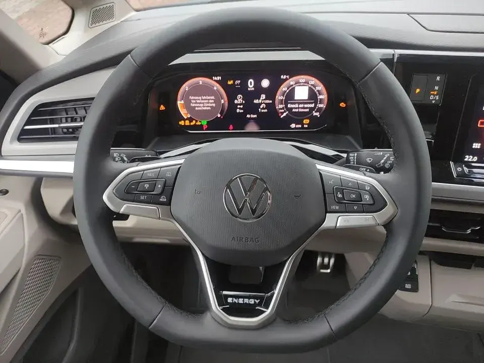 Neu VW Multivan 150 PS (110 kW) 2026 Starlight blue metallic Van / Kleinbus