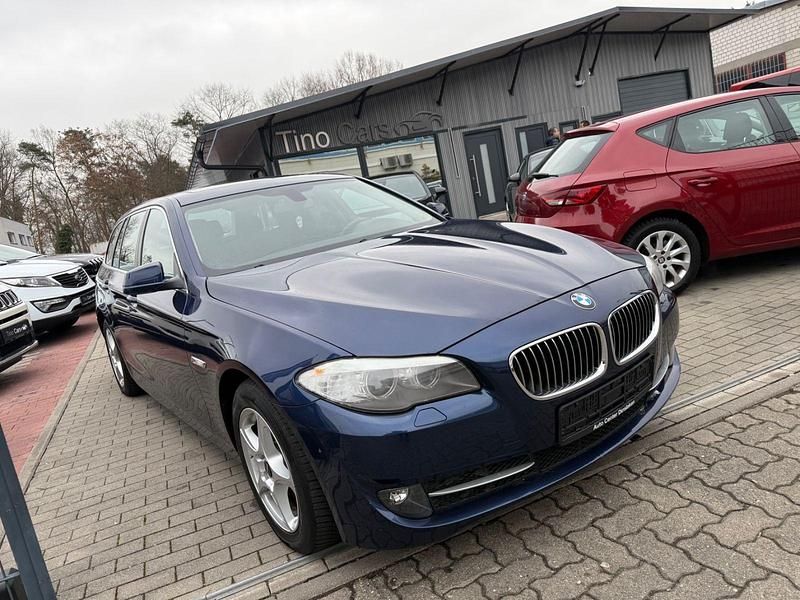 Gebraucht BMW 525 Sport Line 218 PS (160 kW) 2012 Blau Kombi