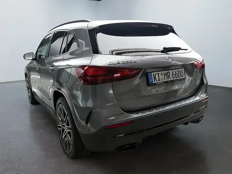 Gebraucht Mercedes GLA200 AMG 150 PS (110 kW) 2026 Schwarz SUV
