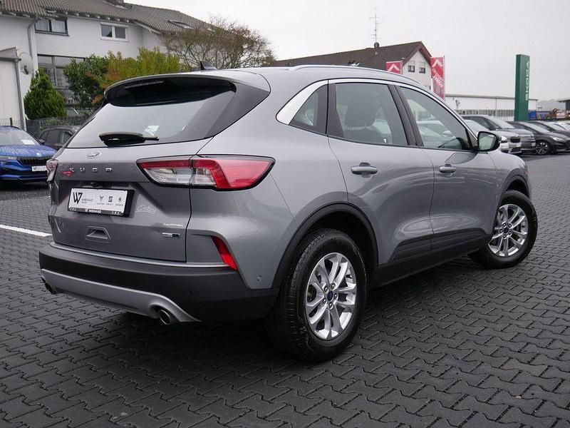 Usado Ford Kuga Titanium 150 HP (110 kW) 2022 Prateado SUV