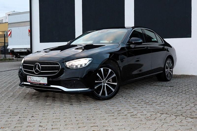 Schwarz Gebraucht 2021 Mercedes E300 Limousine | 28.600 € (Teuer) - Bild 1/4