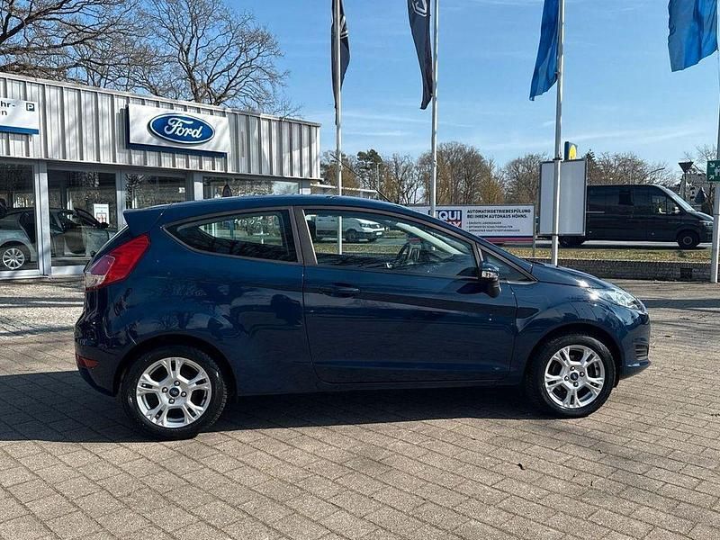 Gebraucht Ford Fiesta SYNC Edition 80 PS (58 kW) 2014 Blau Kleinwagen