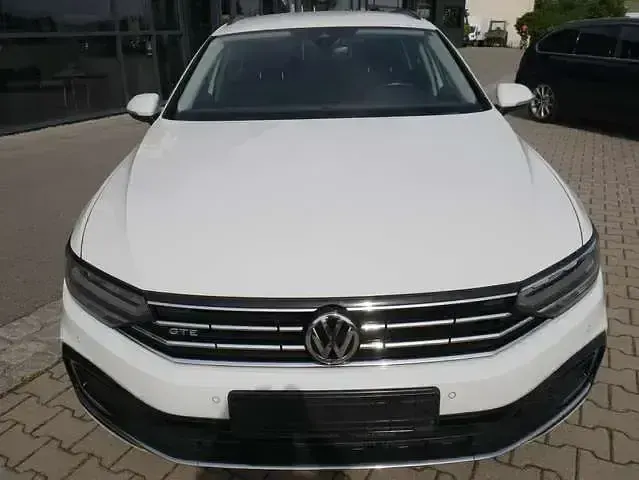 Gebraucht VW Passat GTE 156 PS (114 kW) 2019 Pure white Kombi