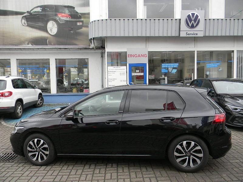 Gebraucht VW Golf VIII Active 150 PS (110 kW) 2022 Schwarz Limousine