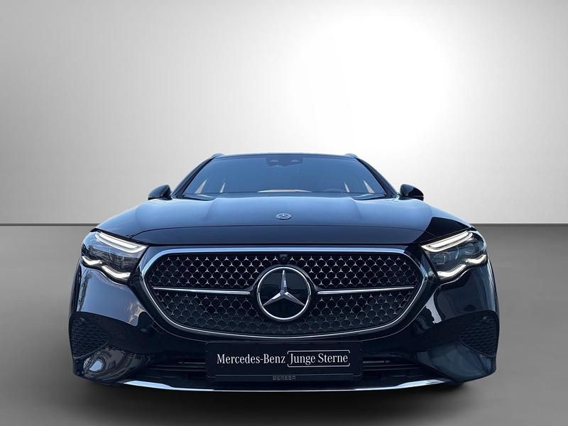 Gebraucht Mercedes E300 Avantgarde 313 PS (230 kW) 2025 Schwarz Limousine