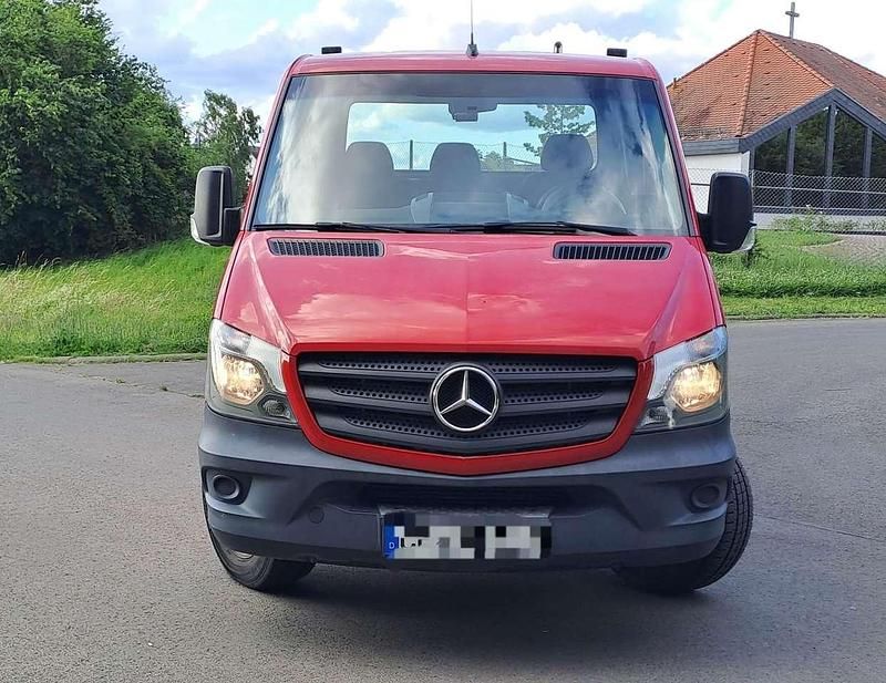 Hibiskusrot Gebraucht 2017 Mercedes Sprinter Van | 20.500 € (Teuer) - Bild 1/4