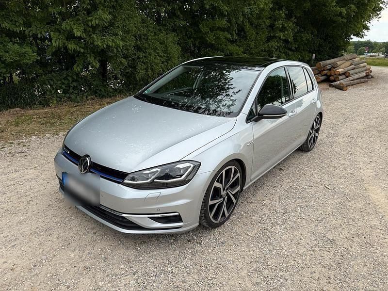 Silber Gebraucht 2019 VW Golf VII IQ Drive Limousine | 15.500 € (Fairer Preis) - Bild 1/4