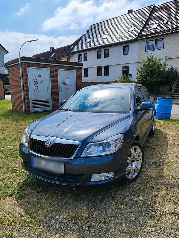Andere farben Gebraucht 2009 Skoda Octavia Limousine | 2.000 € (Superpreis) - Bild 1/4