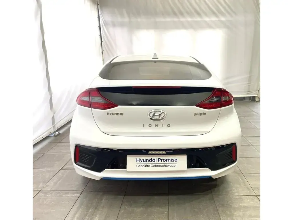 Gebraucht Hyundai Ioniq Premium 141 PS (103 kW) 2017 Polar white / sol Kleinwagen