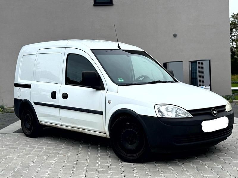 Weiß Gebraucht 2010 Opel Combo Van / Kleinbus | 2.499 € (Fairer Preis) - Bild 1/4