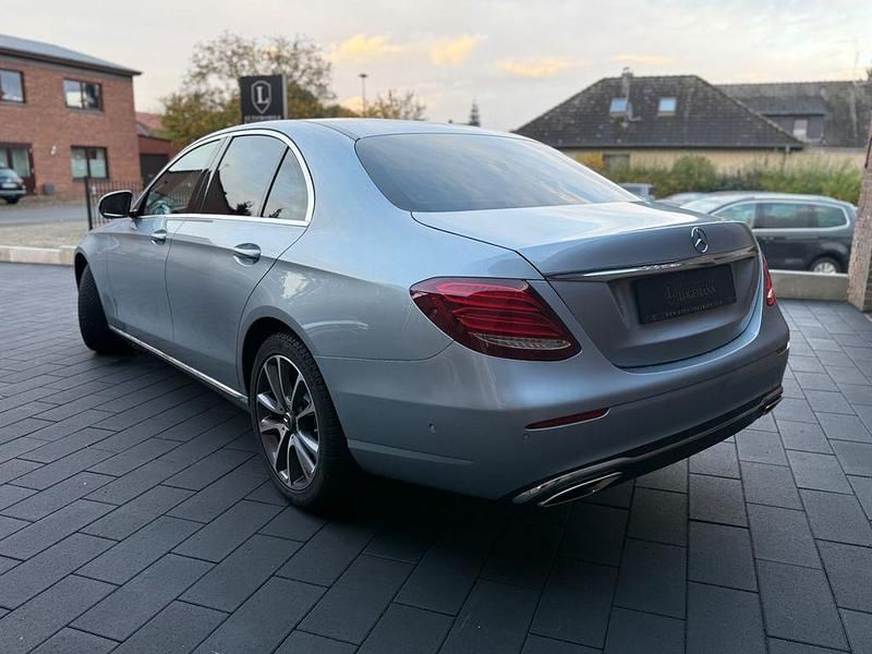 Gebraucht Mercedes E200 Avantgarde 184 PS (135 kW) 2016 Silber Limousine