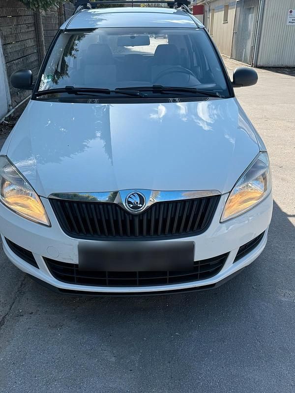 Gebraucht Skoda Roomster 63 PS (46 kW) 2014 Weiß Van / Kleinbus