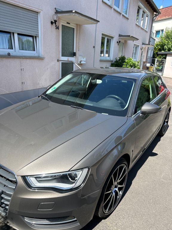 Beige Gebraucht 2014 Audi A3 Ambition Limousine | 9.500 € (Guter Preis) - Bild 1/4