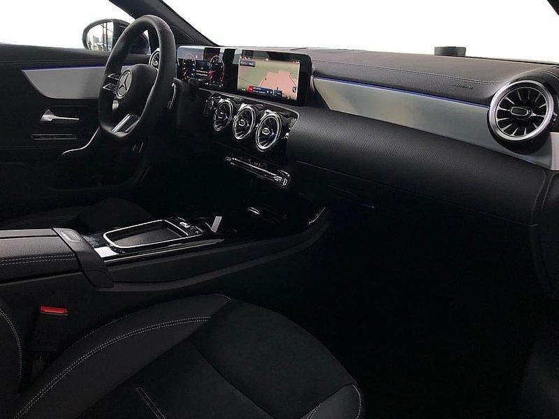 Gebraucht Mercedes CLA180 136 PS (100 kW) 2026 Metalliclack hightechsilber Limousine