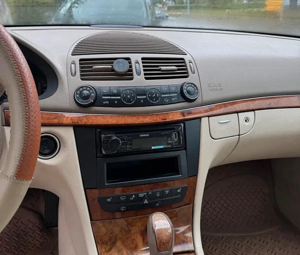 Gebraucht Mercedes E220 150 PS (110 kW) 2003 Grün Kombi