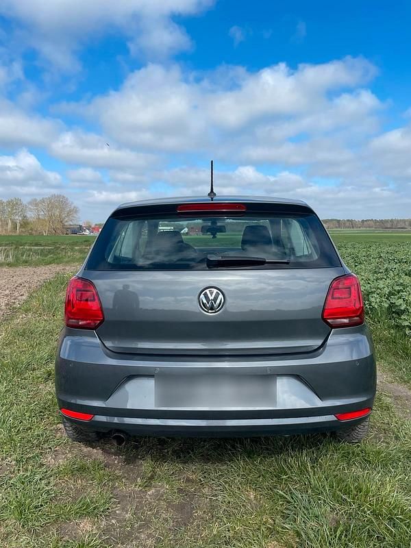 Gebraucht VW Polo Comfortline 90 PS (66 kW) 2016 Grau Kleinwagen