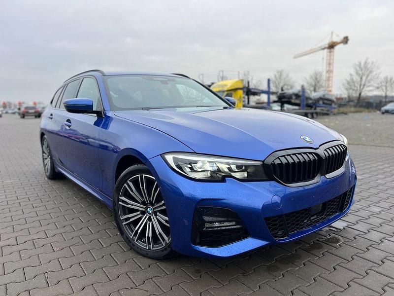 Blau Gebraucht 2021 BMW 320 M Sport Kombi | 19.500 € (Superpreis) - Bild 1/4