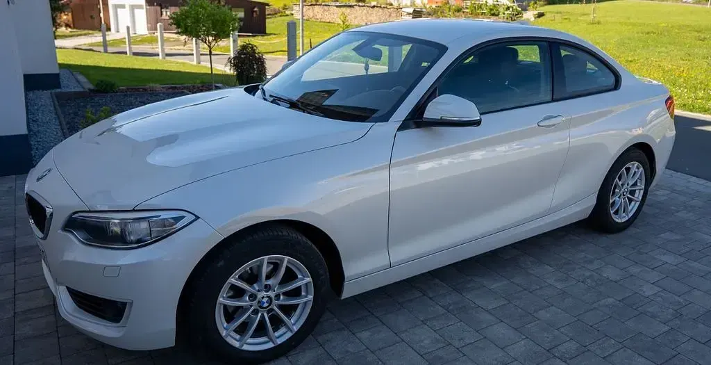 Używany BMW 218 Advantage 150 KM (110 kW) 2017 Biały Coupe