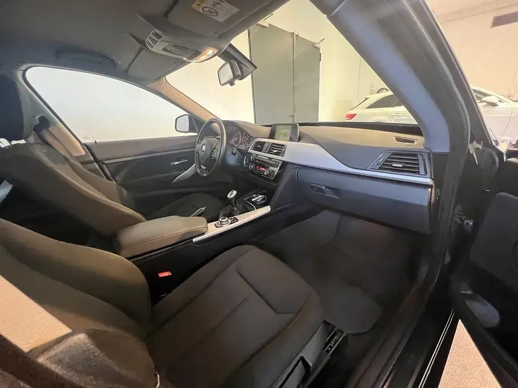 Gebraucht BMW 318 Sport Line 150 PS (110 kW) 2017 Schwarz Limousine