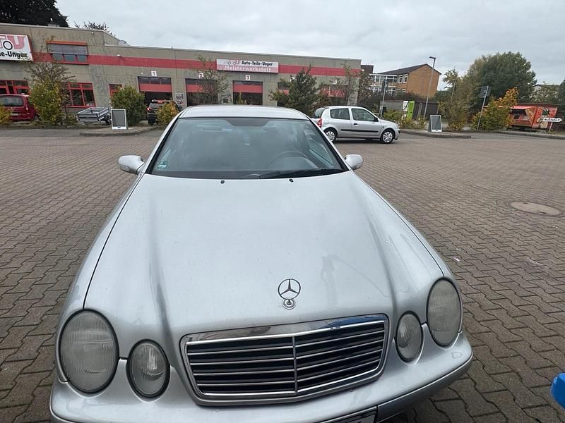 Silber Gebraucht 2000 Mercedes CLK200 Coupé | 2.800 € (Fairer Preis) - Bild 1/4