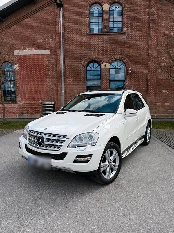 Gebraucht Mercedes ML350 231 PS (169 kW) 2010 Weiß SUV