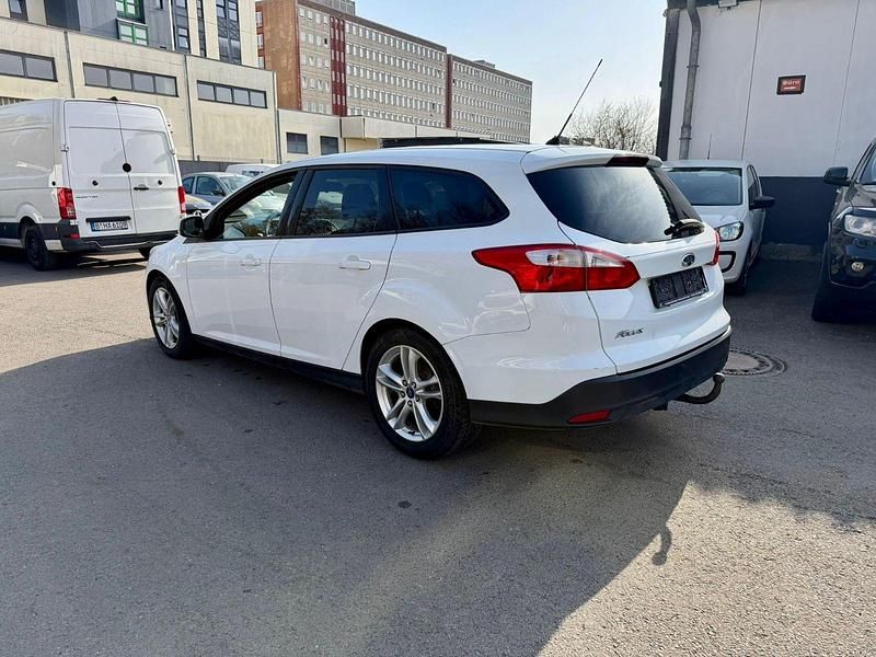 Używany Ford Focus Trend 95 KM (69 kW) 2014 Biały Kombi