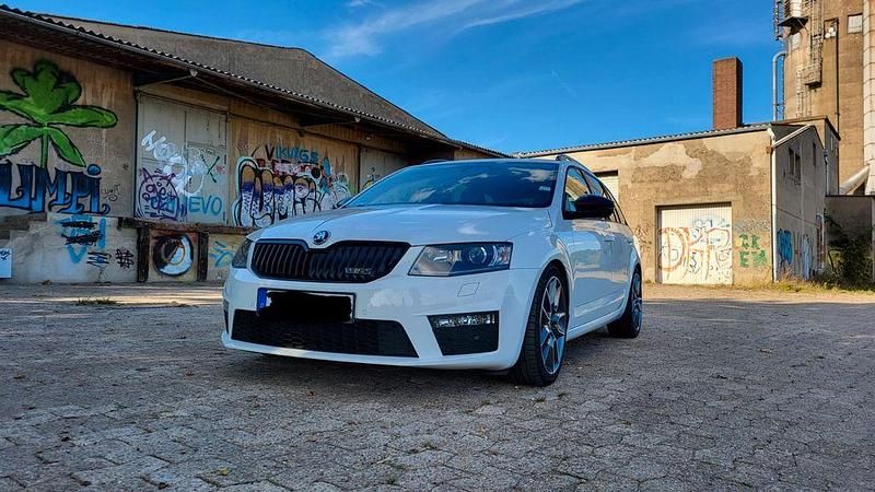 Weiß Gebraucht 2015 Skoda Octavia RS Kombi | 12.000 € (Fairer Preis) - Bild 1/4