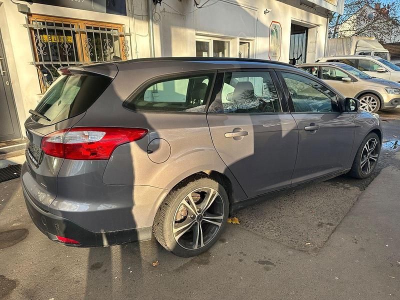 Gebraucht Ford Focus Titanium 116 PS (85 kW) 2012 Grau Kombi