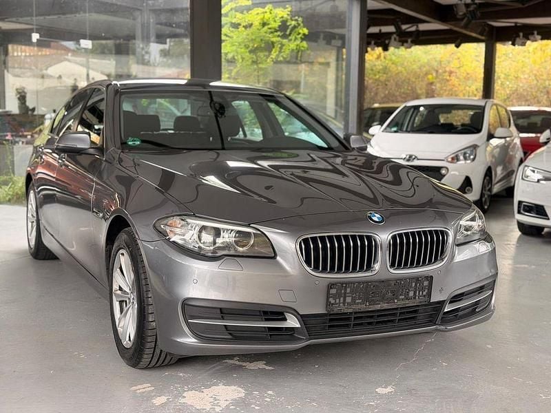 Grau Gebraucht 2015 BMW 520 Performance Limousine | 11.555 € (Guter Preis) - Bild 1/4