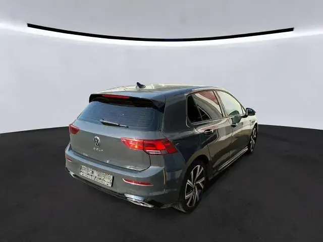 Second-hand VW Golf VIII R-line 131 CP (96 kW) 2024 Gri Berlinǎ